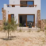 Roots Nature Living Milos 4* Adamantas (Milos)