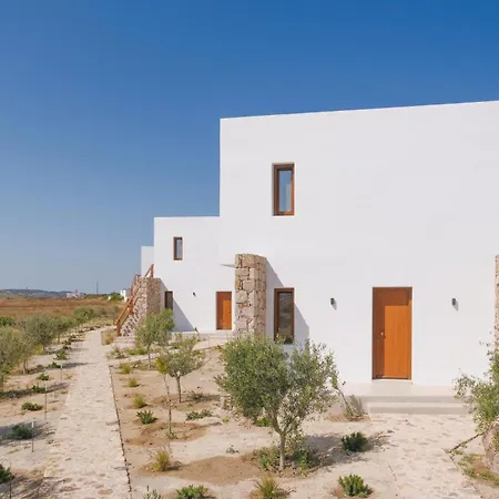 Roots Nature Living Milos 4*