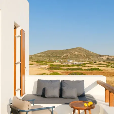 Roots Nature Living Milos 公寓式酒店 4*