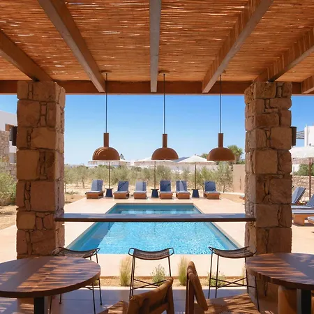 Roots Nature Living Milos 公寓式酒店