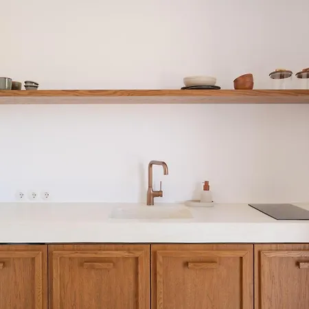 Roots Nature Living Milos 公寓式酒店 4*