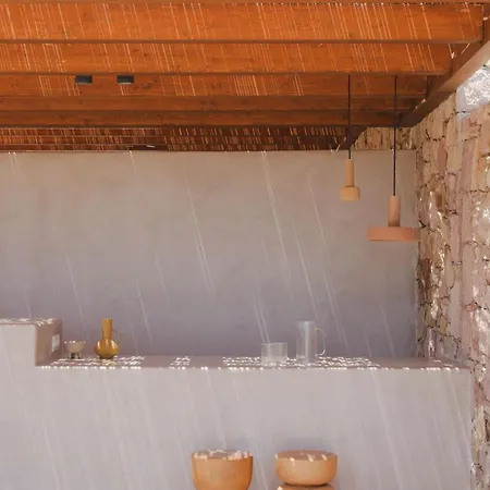 Roots Nature Living Milos 4* Adamantas (Milos)