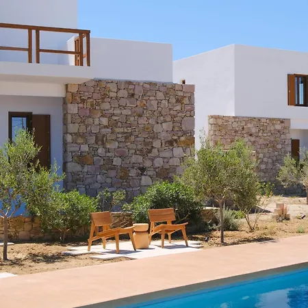 Roots Nature Living Milos 4*