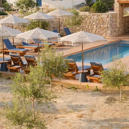 Lägenhetshotell Roots Nature Living Milos 4*