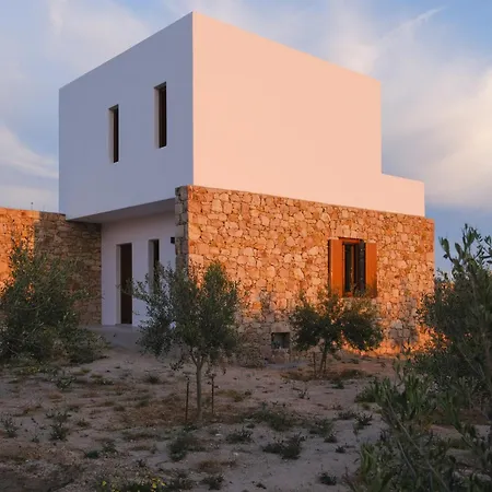 Roots Nature Living Milos 4*