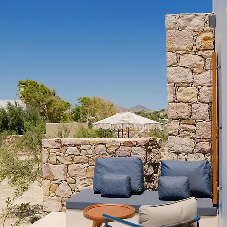 Roots Nature Living Milos 4*