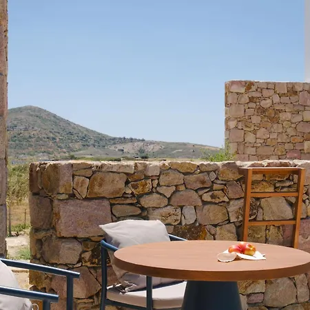 Lägenhetshotell Roots Nature Living Milos 4*