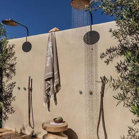 Lägenhetshotell Roots Nature Living Milos
