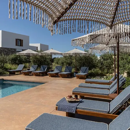 Roots Nature Living Milos Lägenhetshotell 4*