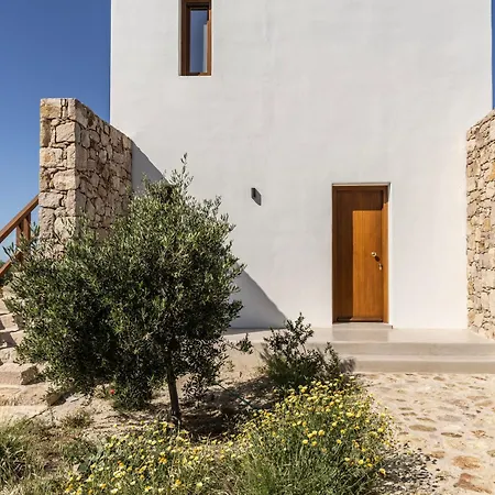 Lägenhetshotell Roots Nature Living Milos
