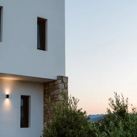 Lägenhetshotell Roots Nature Living Milos