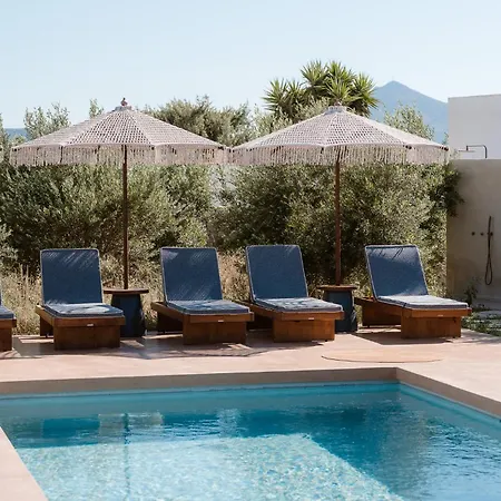 Roots Nature Living Milos 4*