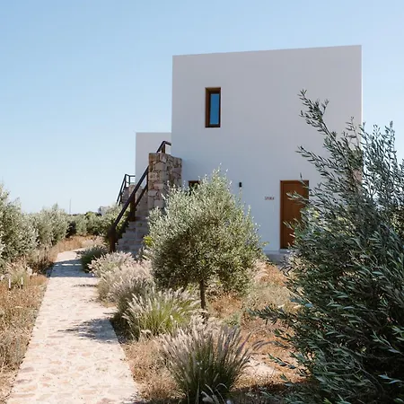Lägenhetshotell Roots Nature Living Milos