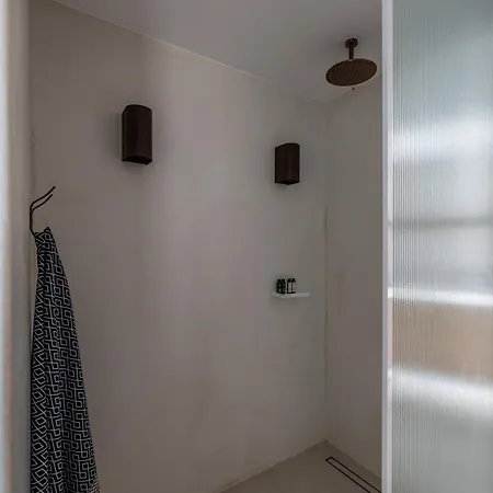 Roots Nature Living Milos 4*