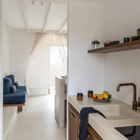 Roots Nature Living Milos 4*